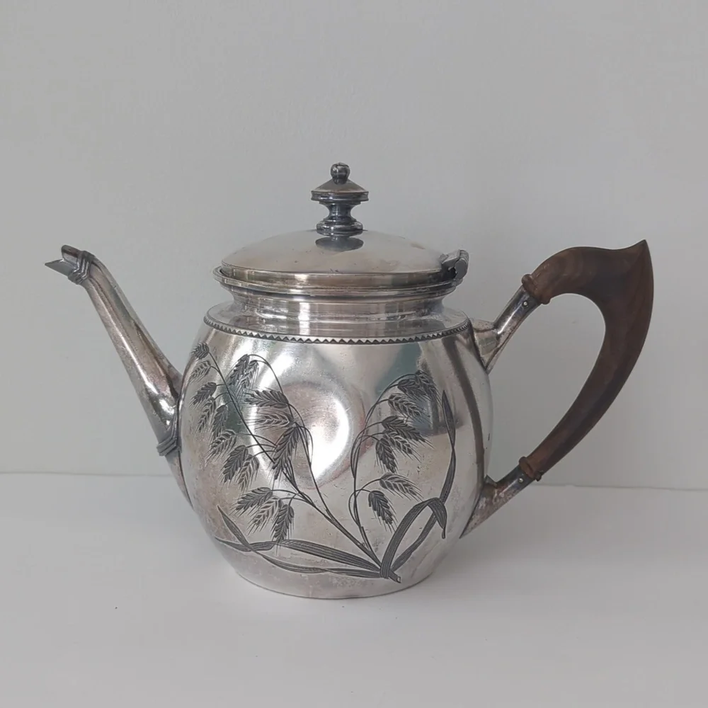 Meridien B. Company Quadruple Plate Lidded Tea Pot Wood Handle 1965 Vintage
